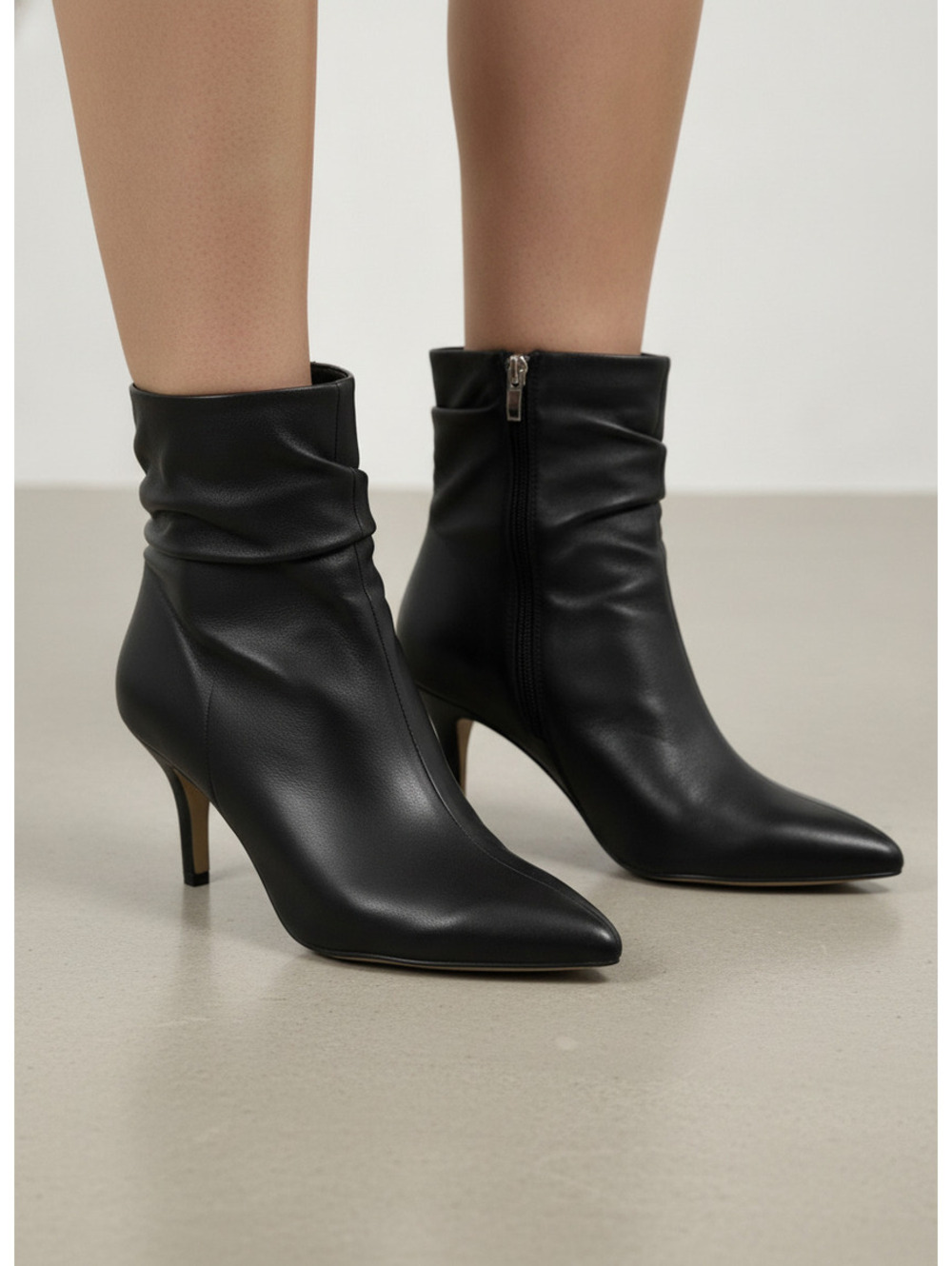 Bella Vita Women's Black Leather Pointed Toe Ankle Boots 9N